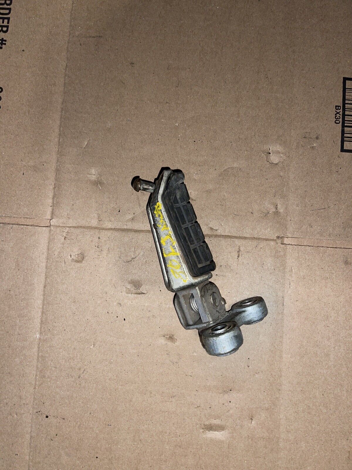 86 Yamaha FJ 1200 FJ1200 front right foot rest peg and mount bracket