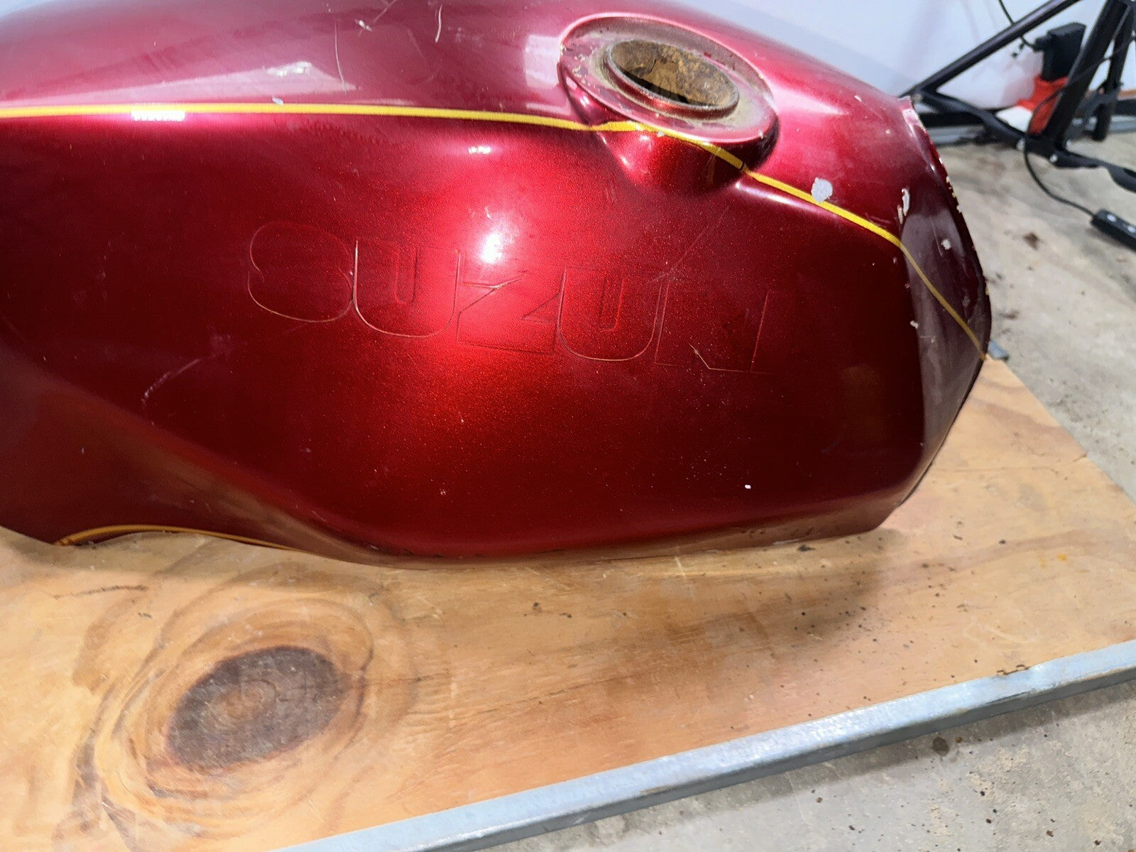 1982 Suzuki GS1100E Fuel Tank GS1100 E GS 1100 E GAS