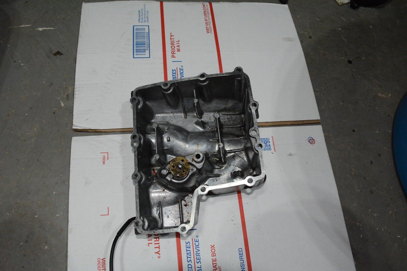 2000 YAMAHA R6 OIL PAN CASE COVER ENGINE MOTOR 99-02