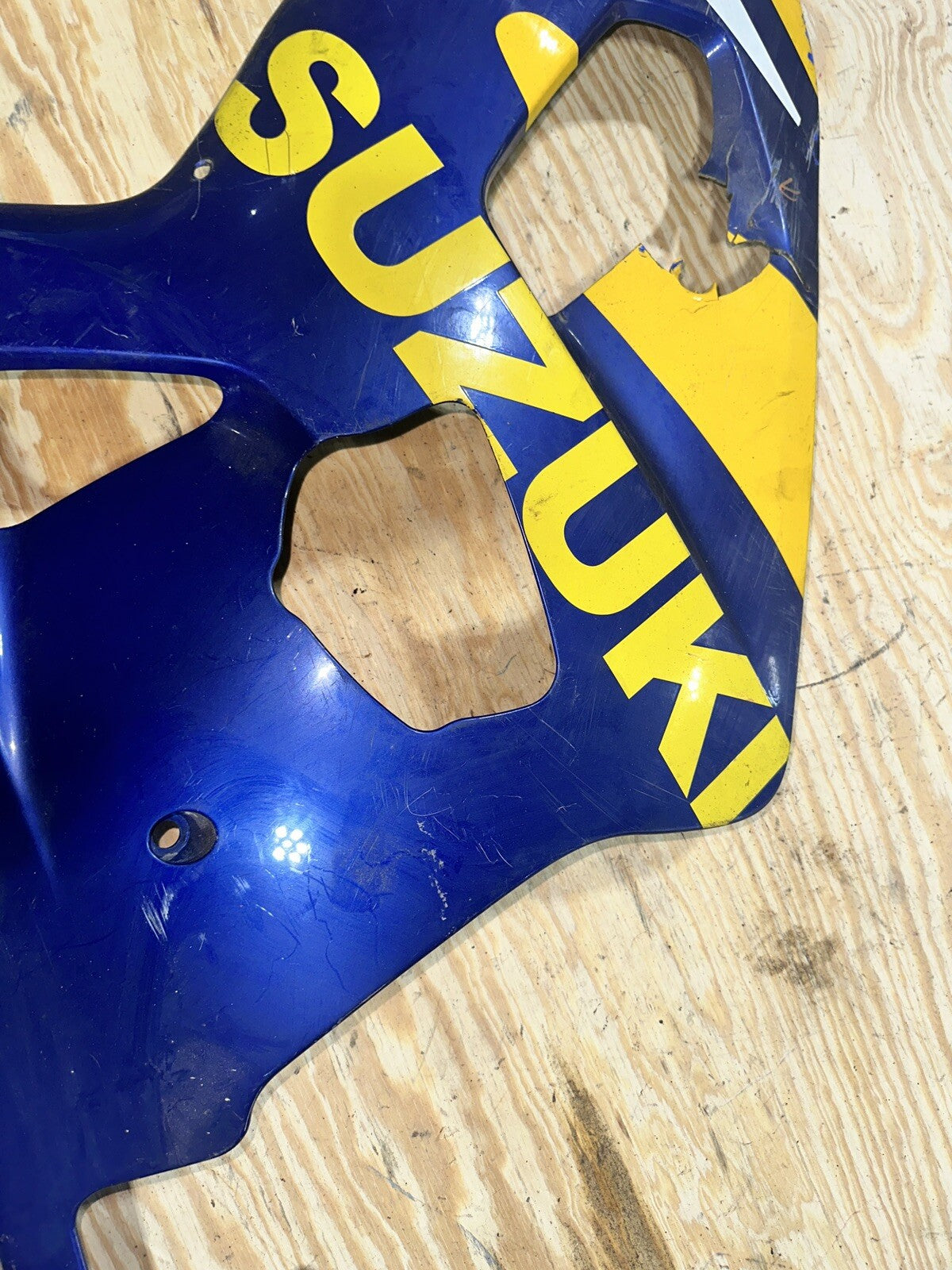 01-03 Suzuki GSXR 600-750 Left Side Fairing Cracked