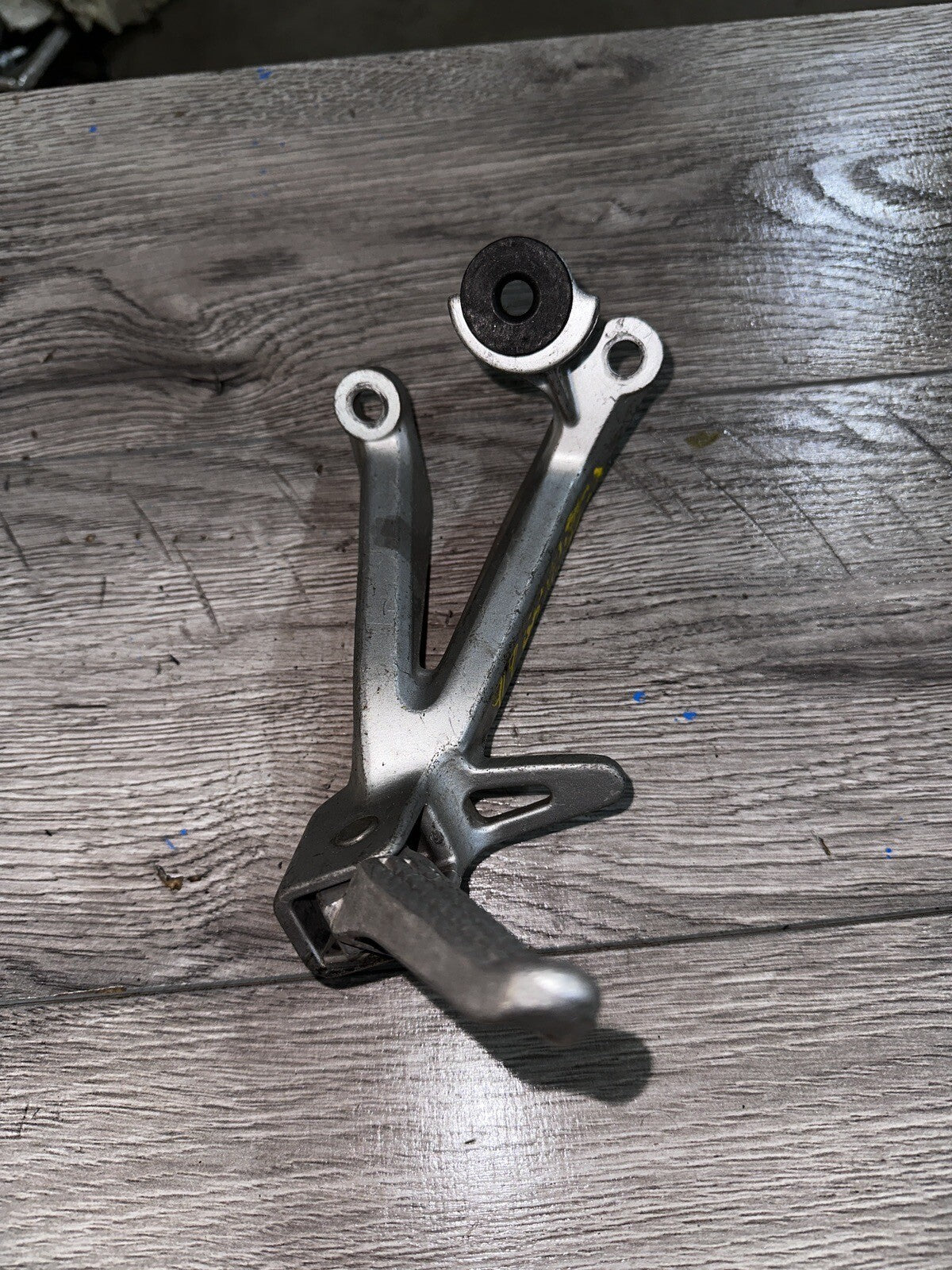 98-99 Suzuki GSXR 750 GSXR750 Rear Left Passenger Peg Bracket