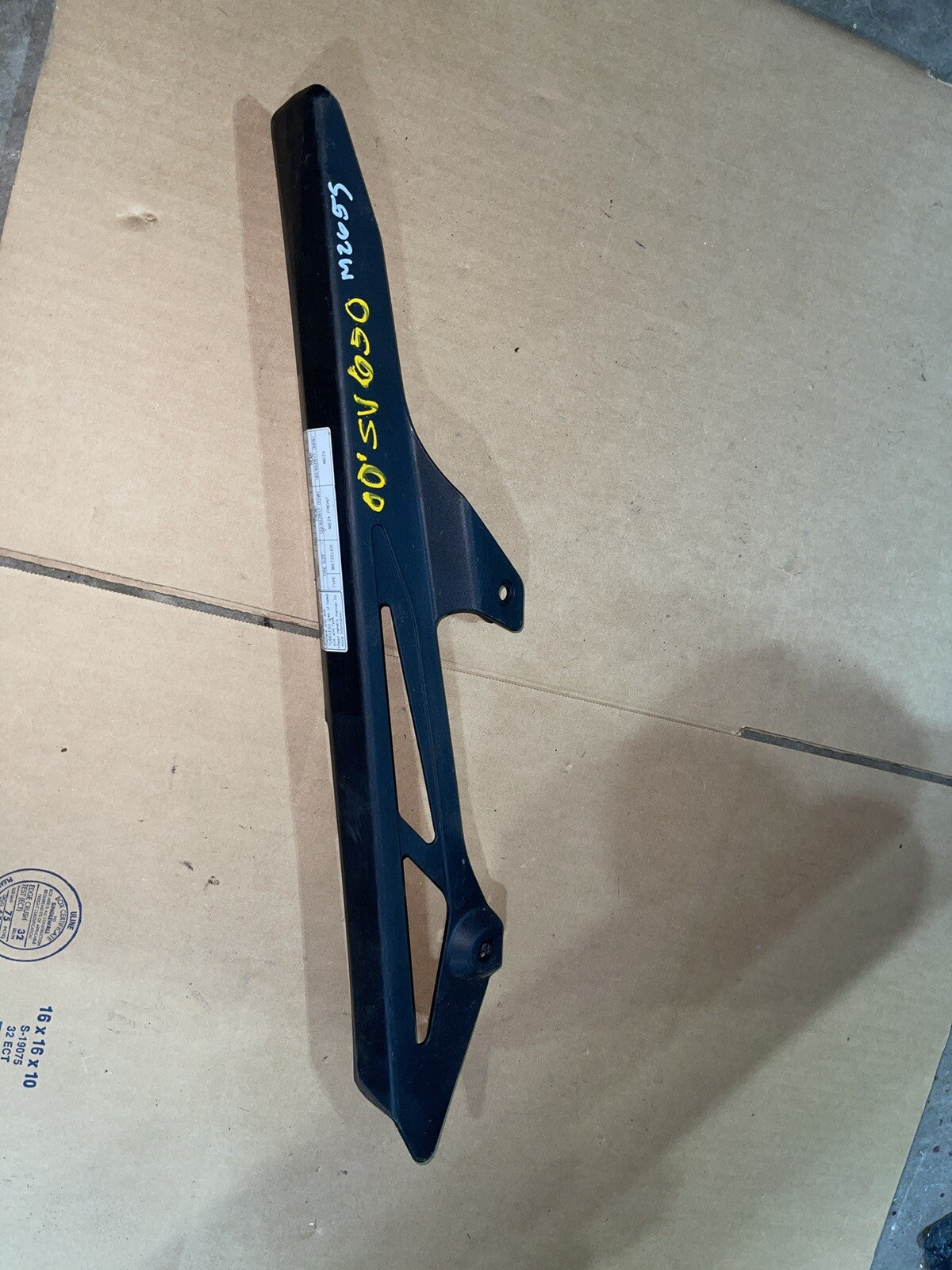 01 SUZUKI SV650S REAR BACK DRIVE CHAIN GUARD COVER SHIELD