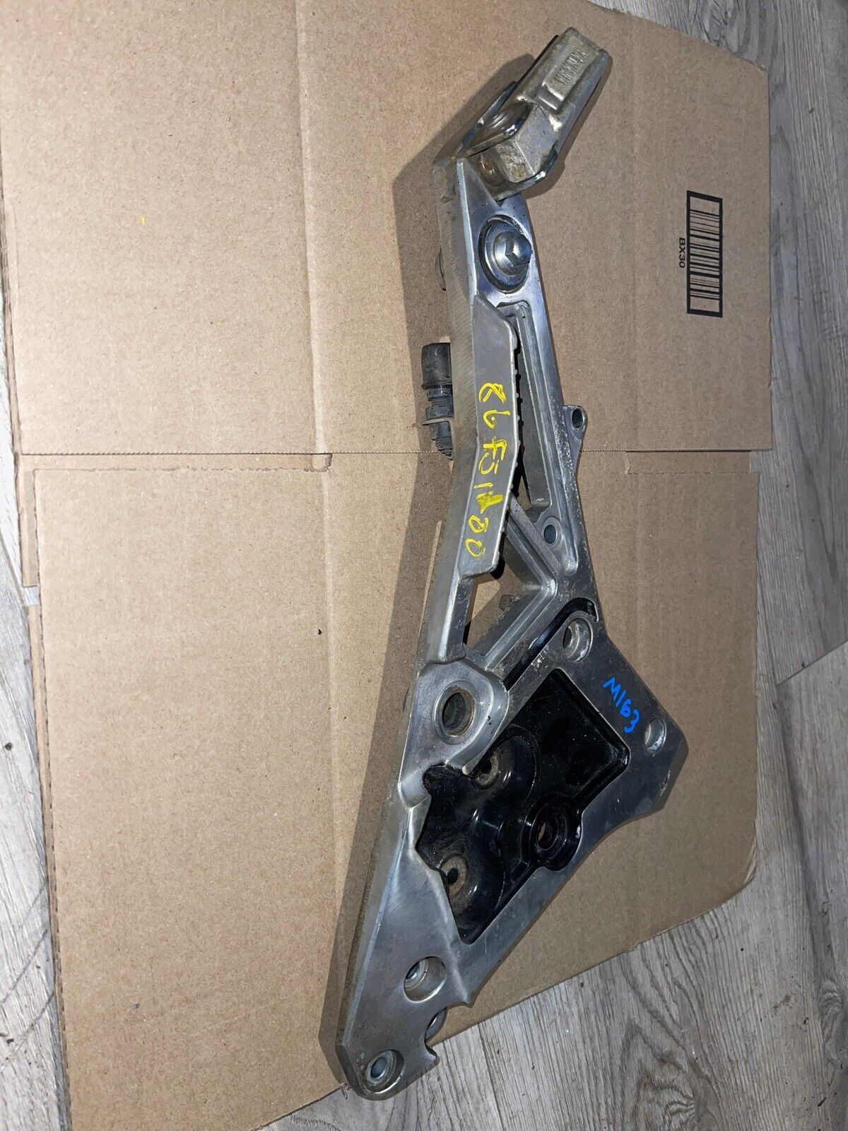 Yamaha FJ1200 Right Side Foot Peg Rest Mount Bracket 