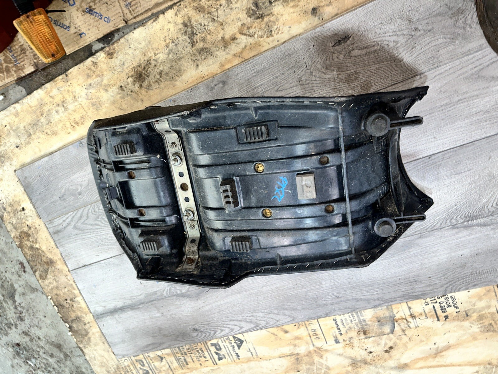 1983 SUZUKI GS750E GS750ES SEAT SADDLE