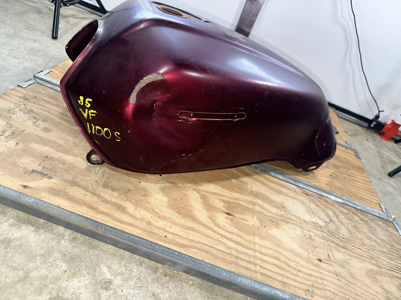 1983 Honda V45 Sabre Vf750 Vf750s Gas Fuel Petrol Tank