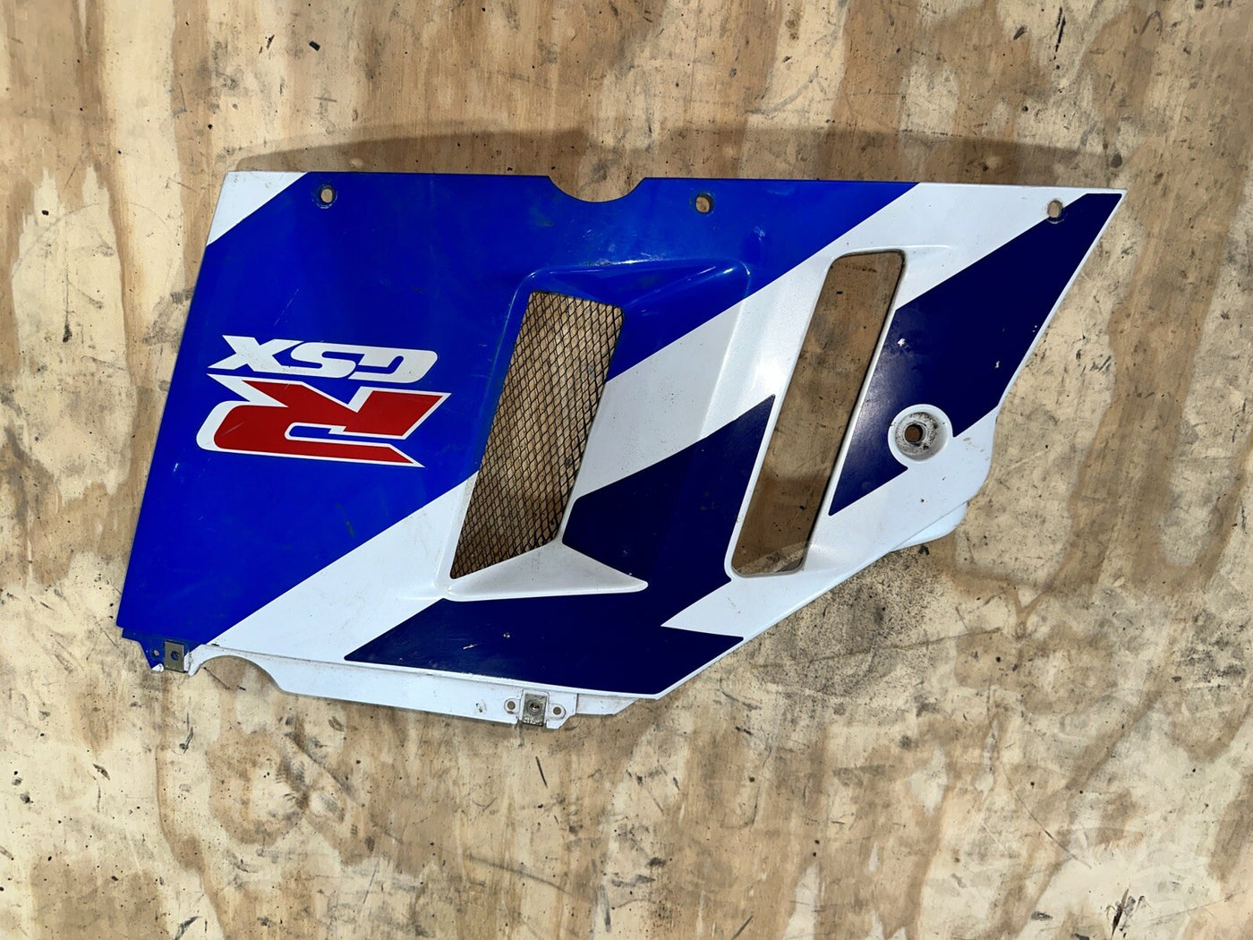 91 - 92  Suzuki GSXR 750  Right Side Mid Fairing Cowling 94431-17D02