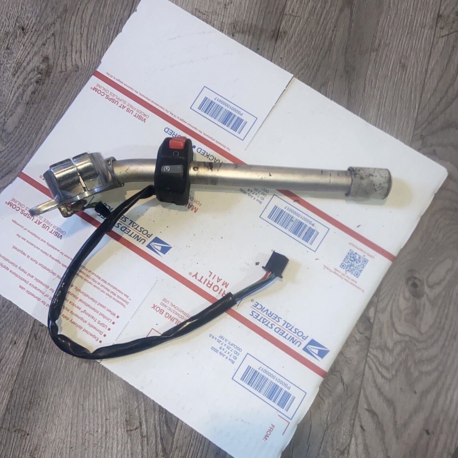 2005-08 Yamaha YZF-R1 OEM Front Right Handlebar Starter Switch Controls Bent