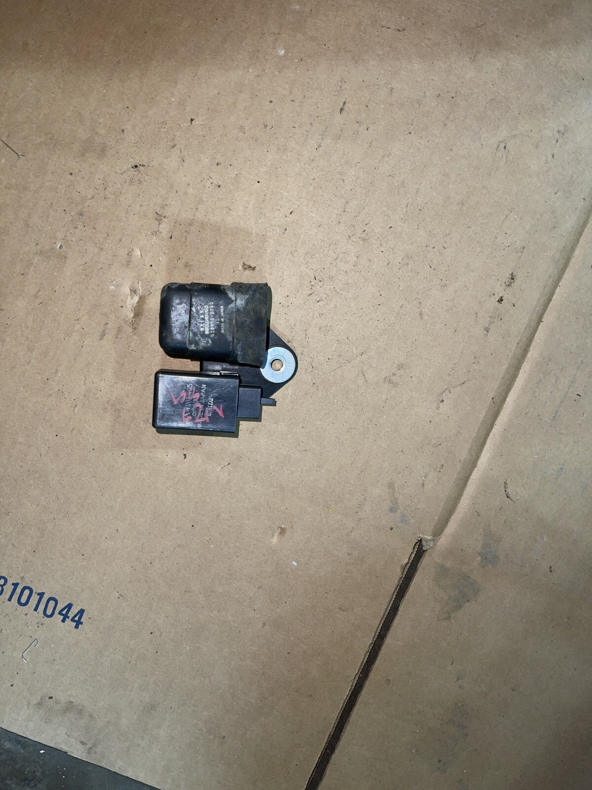 KAWASAKI ZX11 FUEL LIGHT LAMP RELAY 27002-1073 ZX 6 11 ZX-11 ZX6