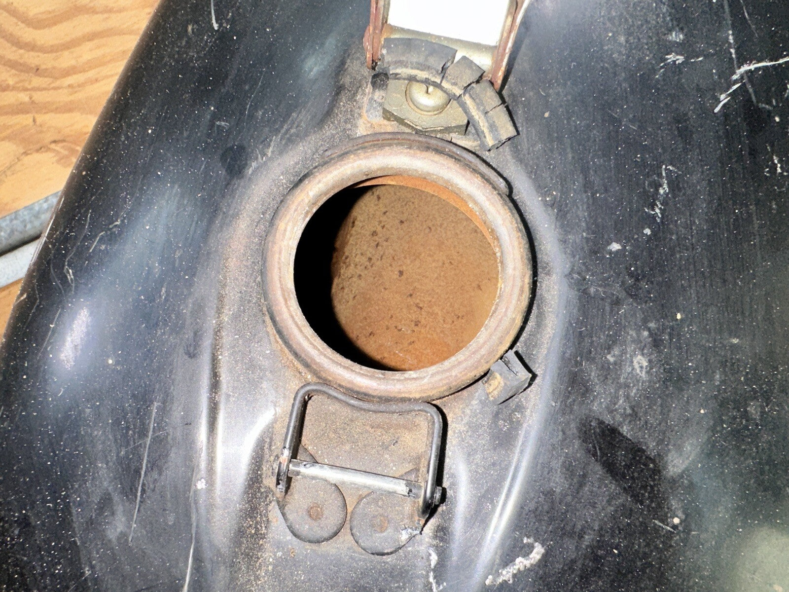 1978 Yamaha XS 650 Gas Fuel Tank 2F0-24110-00-01 1978