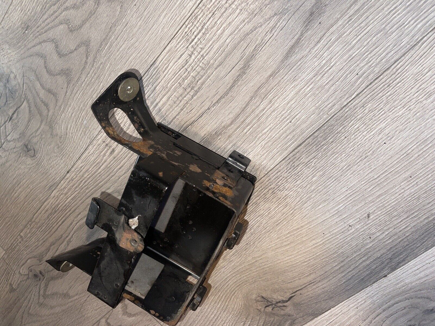 1988-1992 88 89 90 91 92 Suzuki GSX-R750 battery box tray holder well Oem