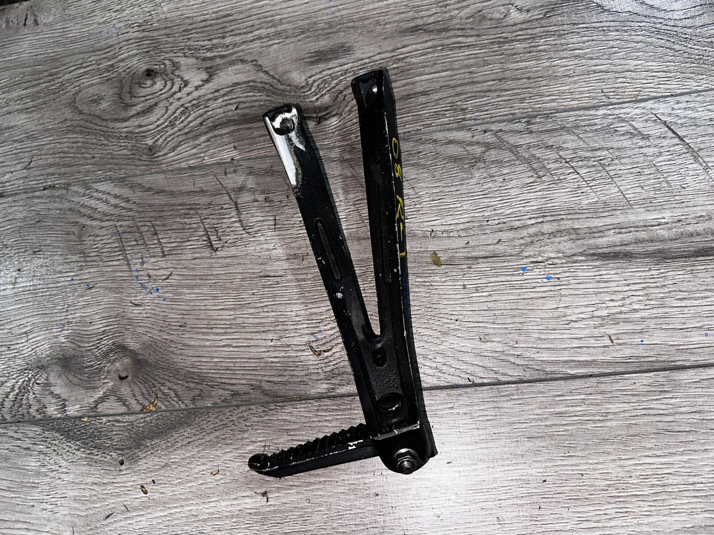 07 08 Yamaha YZF R1 Rear Left Right Passenger Peg Bracket OEM SET