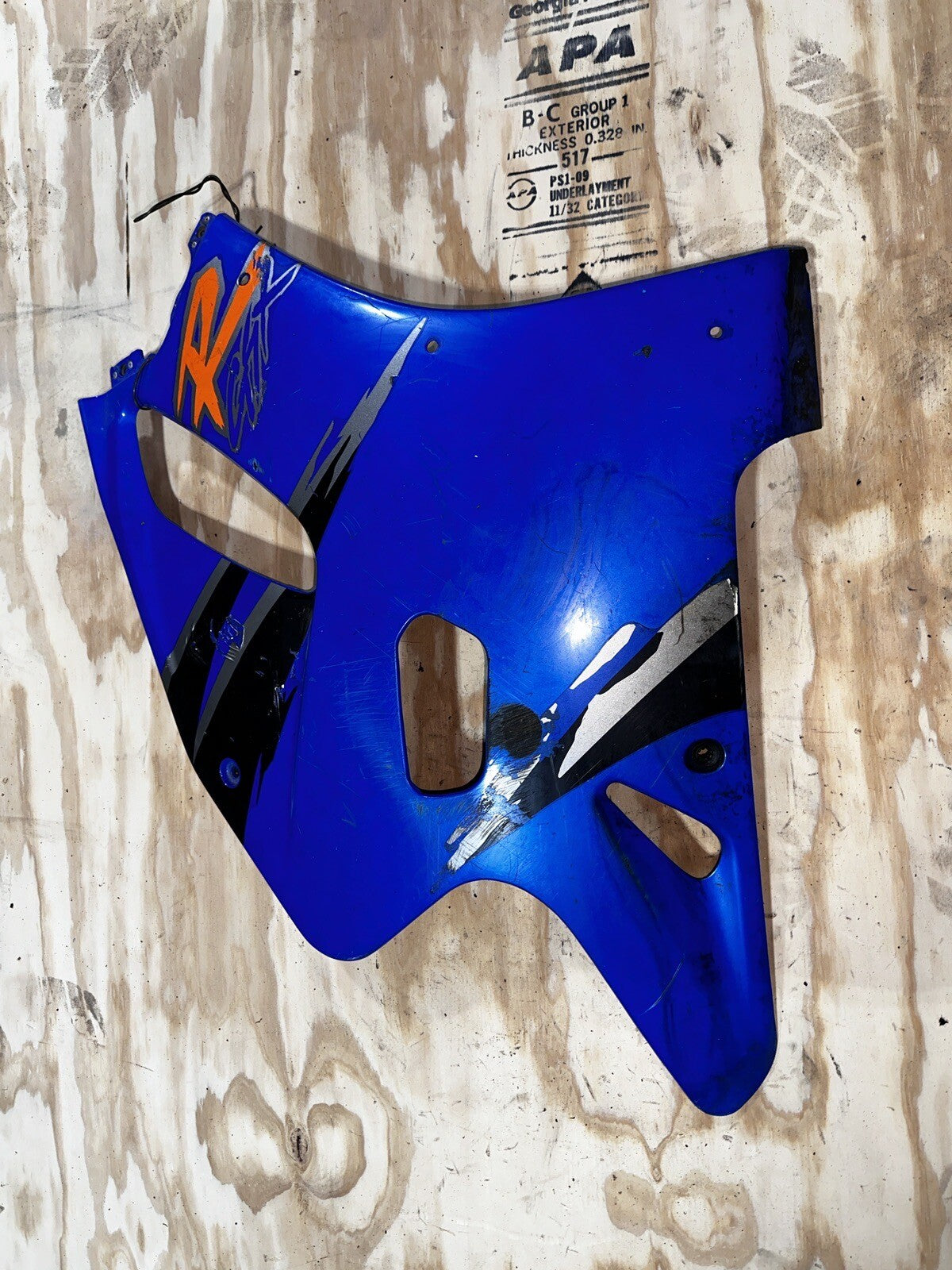 92 93 SUZUKI GSXR 600 93 95 GSXR 750 RIGHT SIDE MID FAIRING COWL OEM 