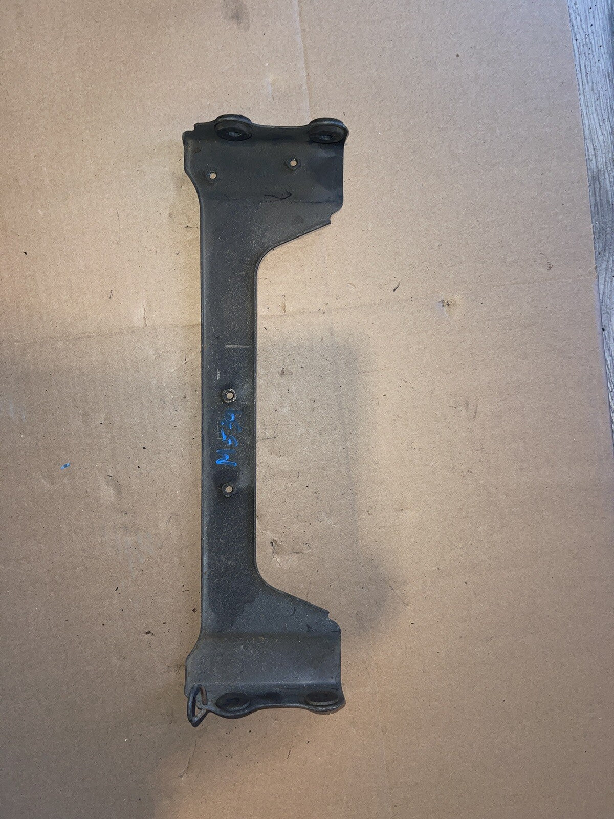 86 87 88 1986-1988 Yamaha FZ600 oil cooler mounting bracket stay Oem