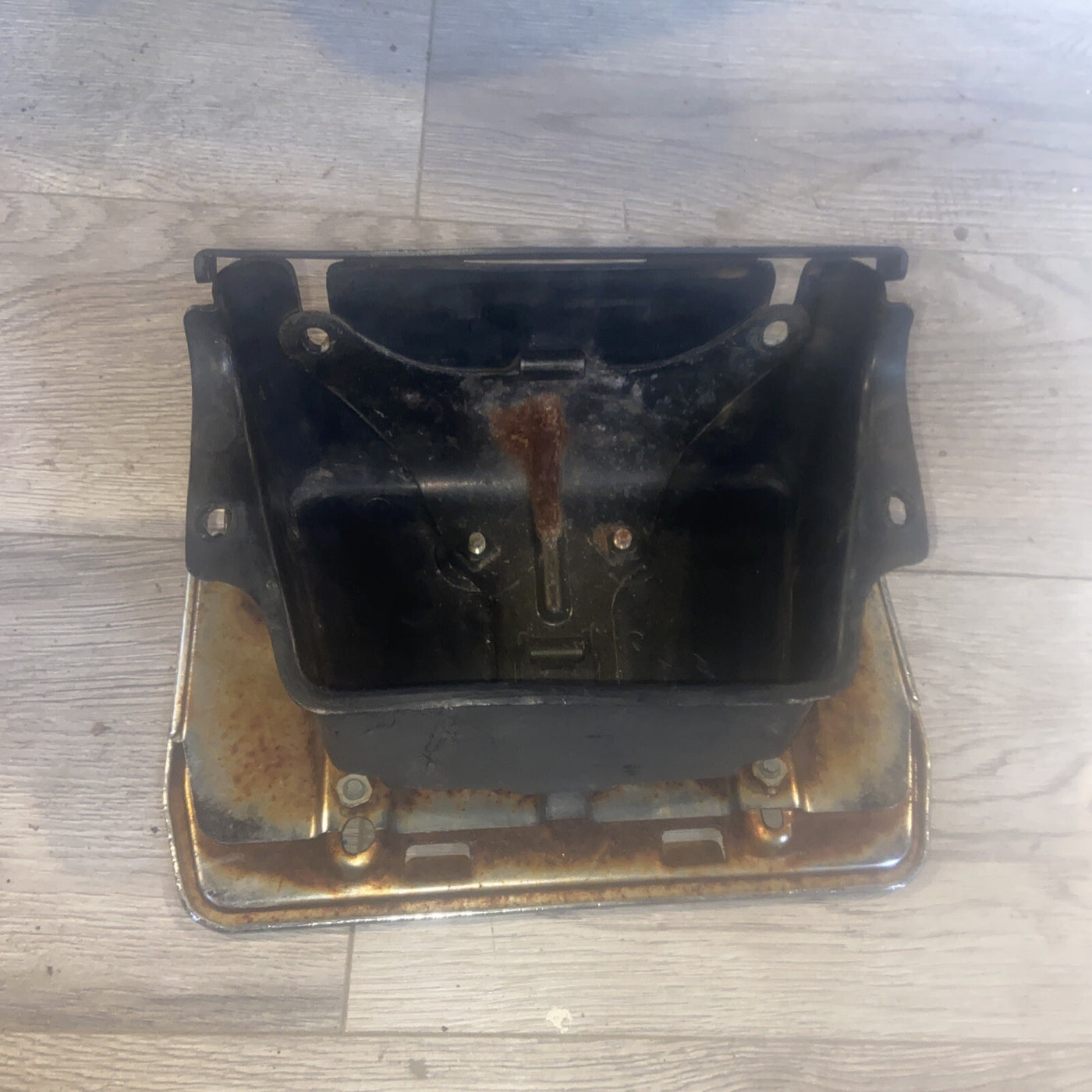 1982 YAMAHA XJ650 LICENSE PLATE MOUNTING BRACKET STAY