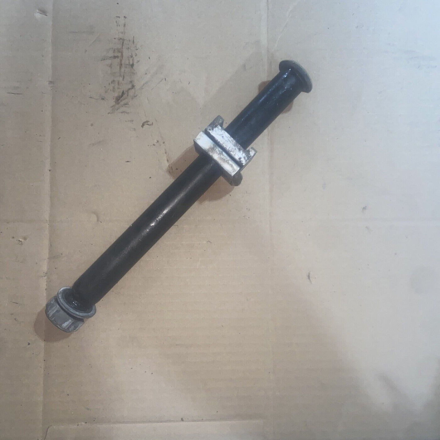 1999 YAMAHA YZF R6 5EB REAR WHEEL AXLE SPINDLE SHAFT & SPACERS