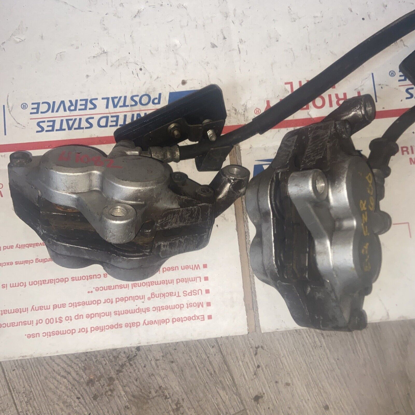 1982 YAMAHA FZR600 BRAKE CALIPER SET