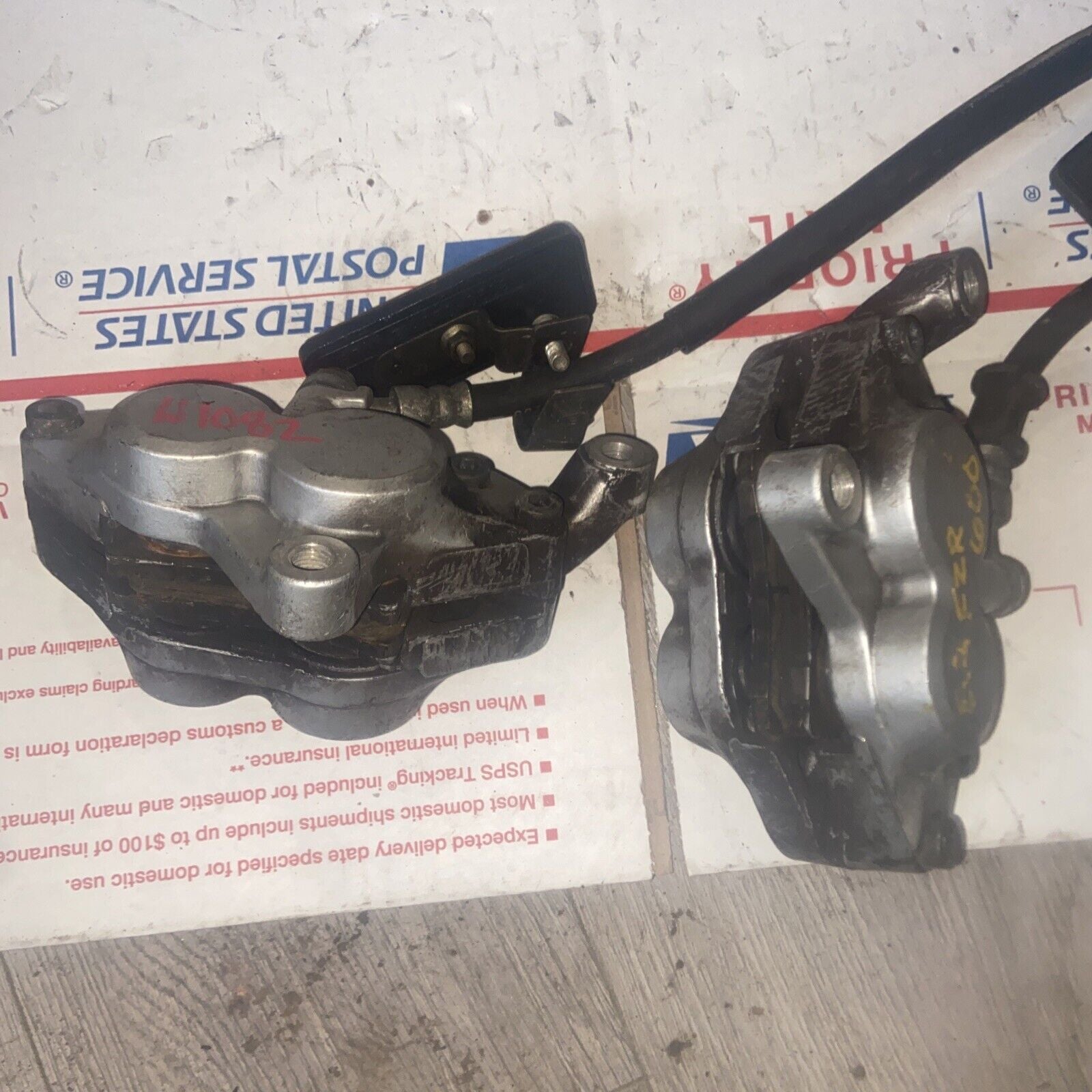 1982 YAMAHA FZR600 BRAKE CALIPER SET