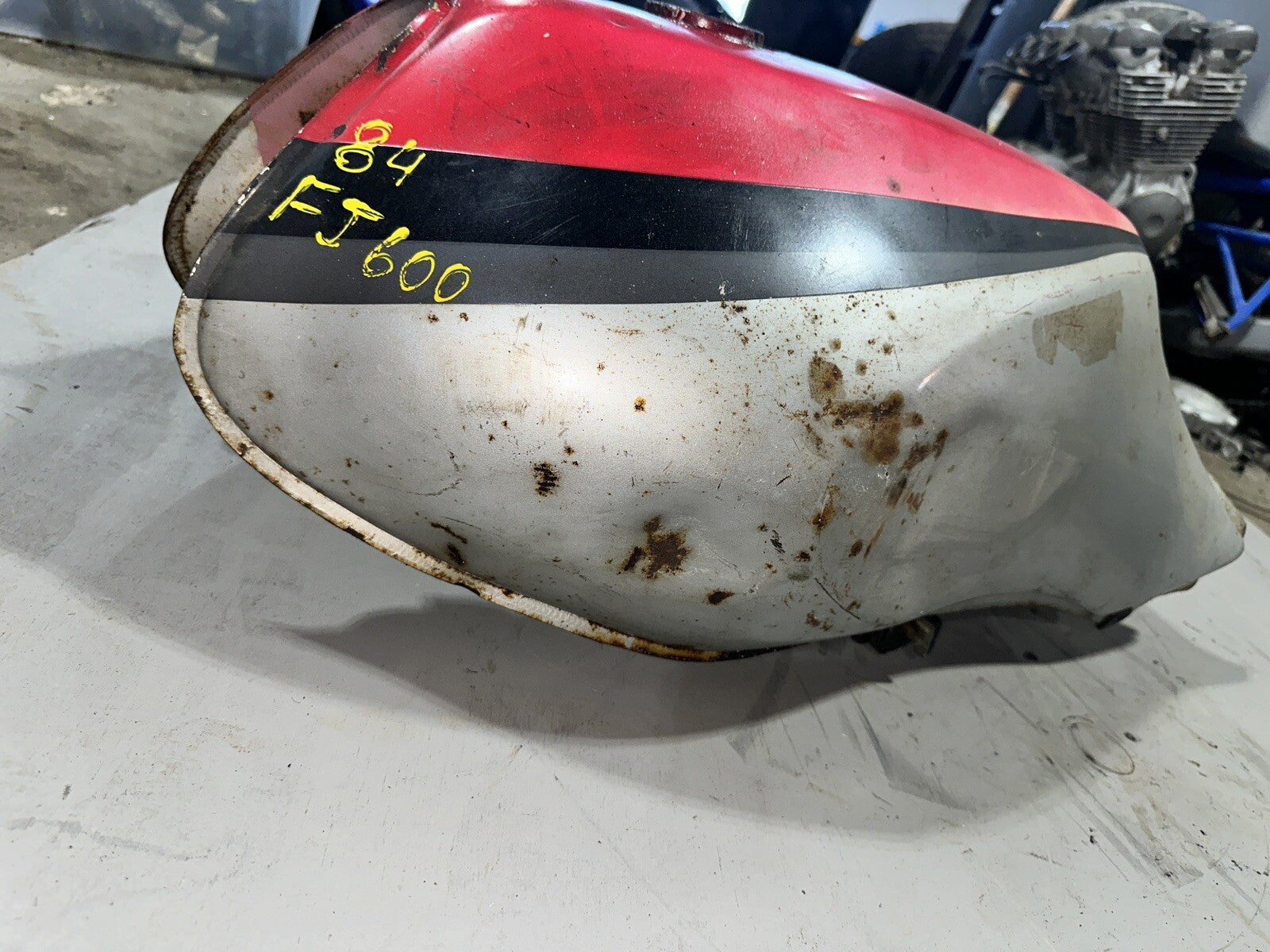 1984 1985 Yamaha FJ600 FJ 600 OEM Gas Fuel Tank 33M-24110-00-09
