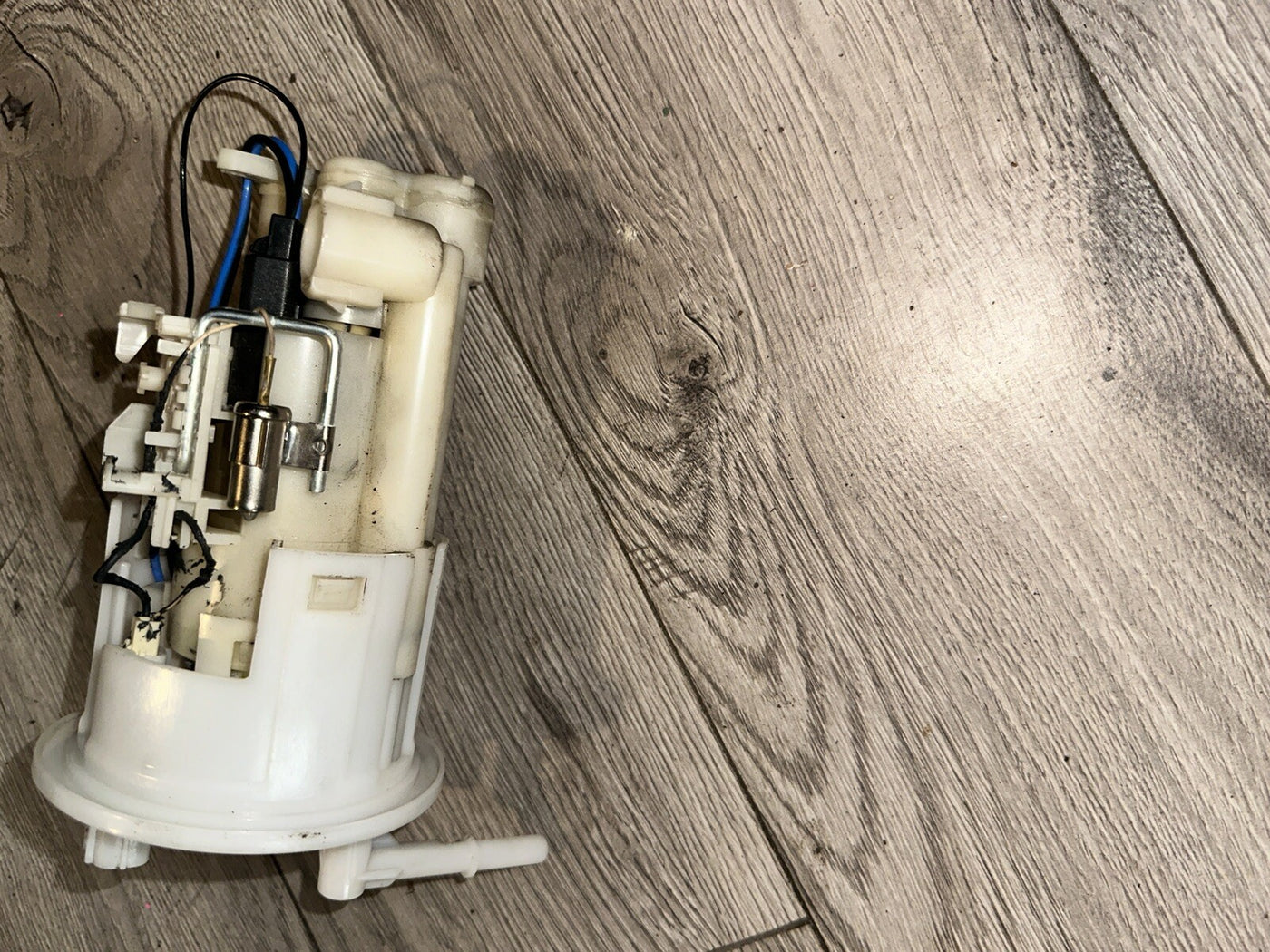 08-16 YAMAHA YZF R6 FUEL PUMP GAS PETROL SENDER UNIT