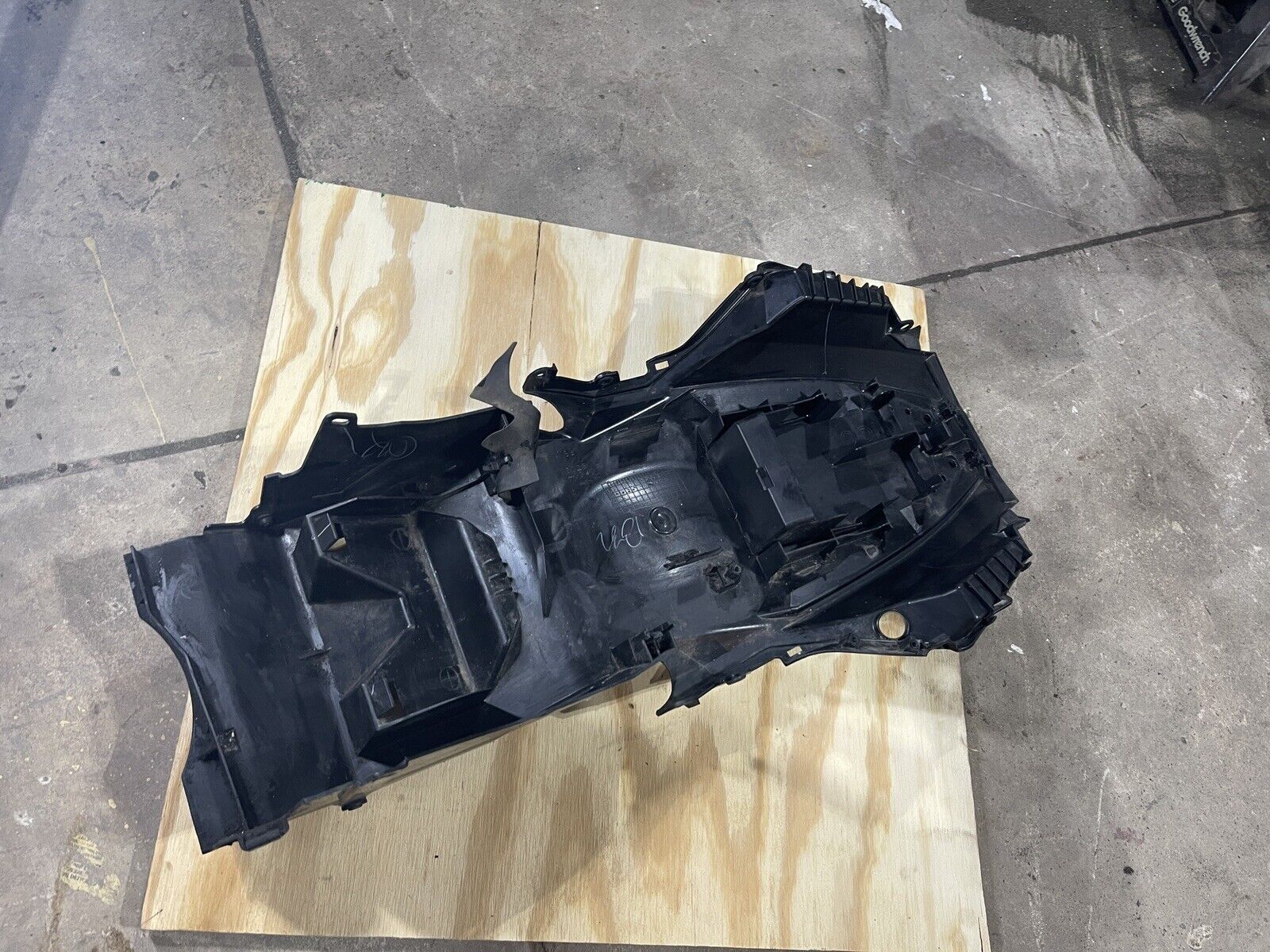 2014 Kawasaki Ninja EX300 EX 300 A Under Seat Pan Panel Tray Holder Wheel Well 