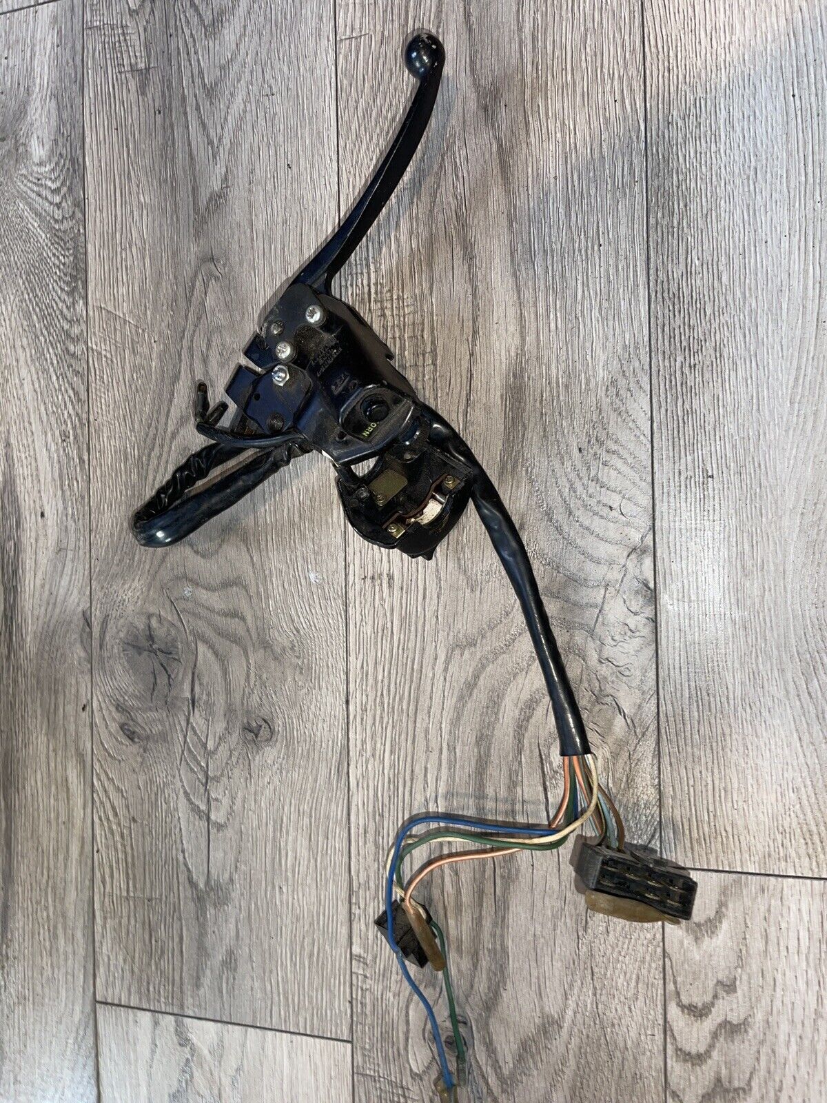 83-85 KAWASAKI GPZ1100 LEFT CLIP ON HANDLE HORN SIGNALS SWITCH 