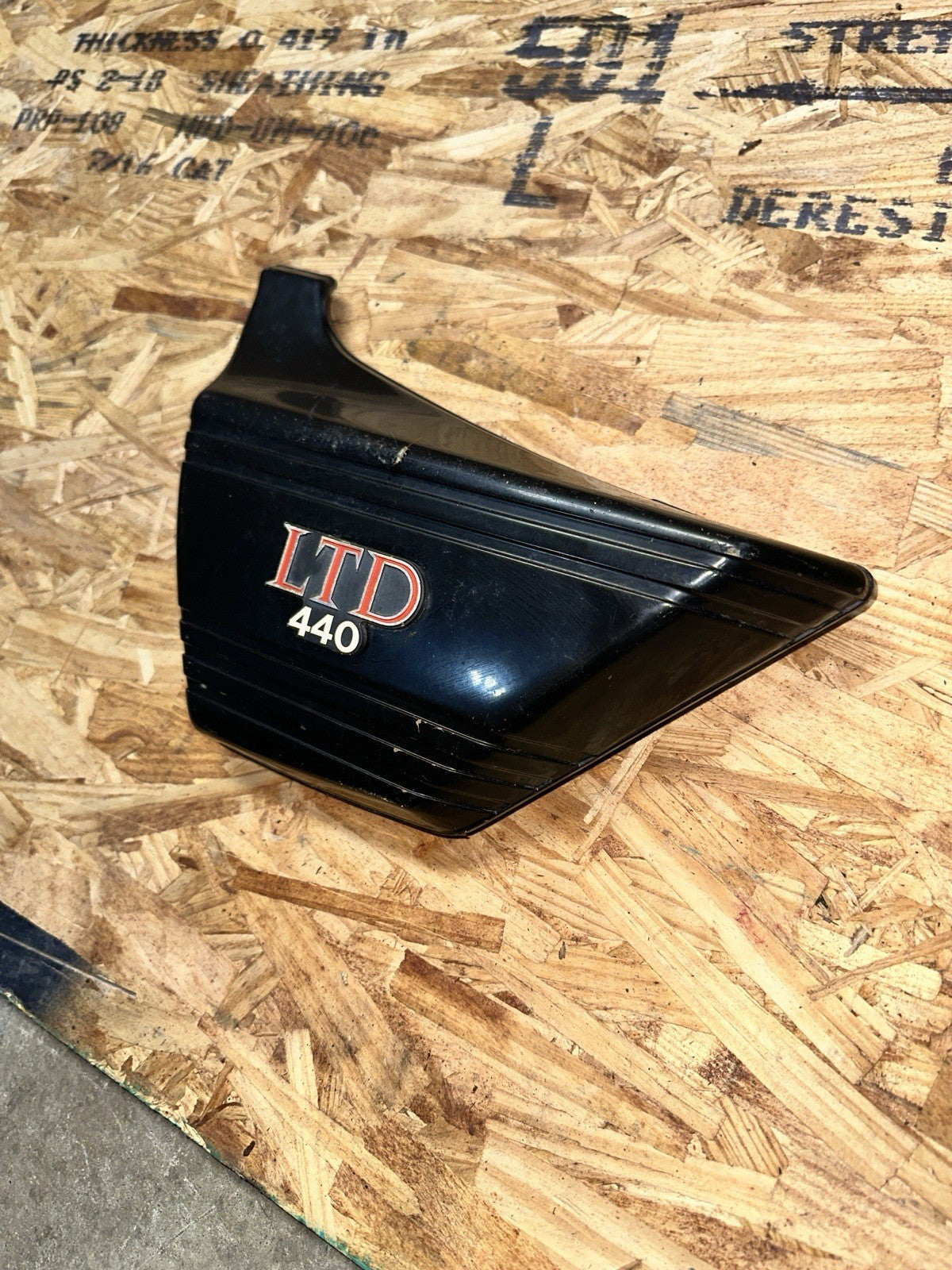 1980 KAWASAKI 440 LTD KZ440 LEFT SIDE COVER 
