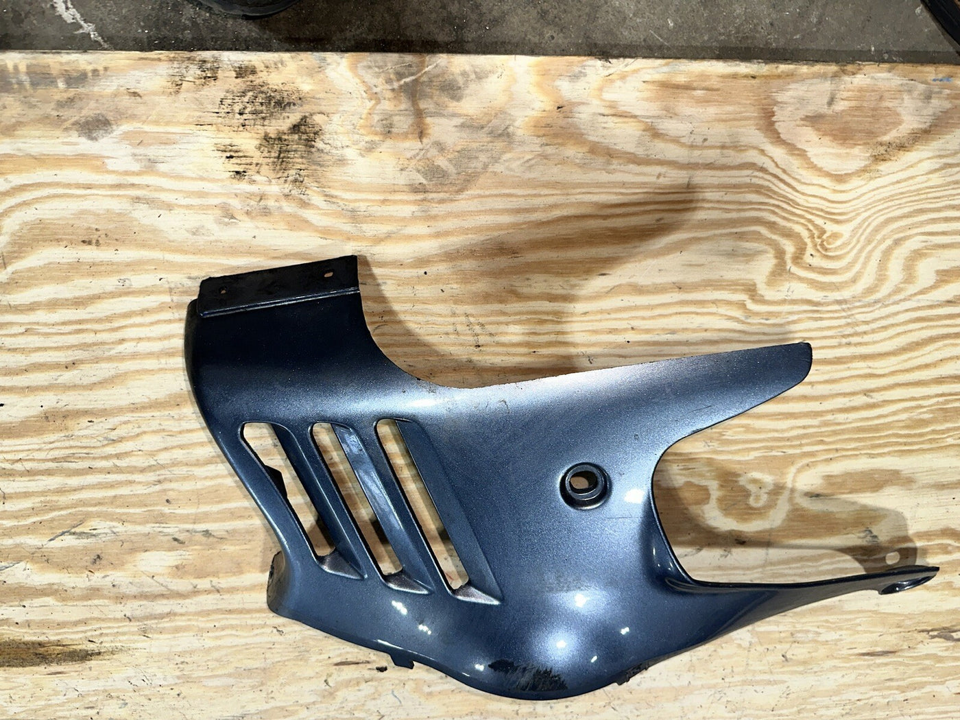 88-97 SUZUKI KATANA 600 GSX600F RIGHT LOWER BOTTOM BELLY SIDE FAIRING COWL 