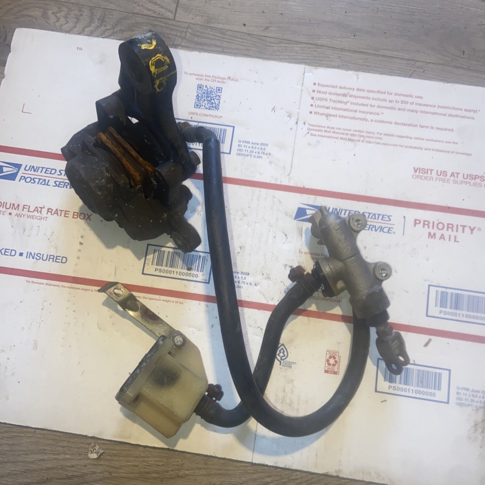 90 Suzuki GSX600 Brake Calipers