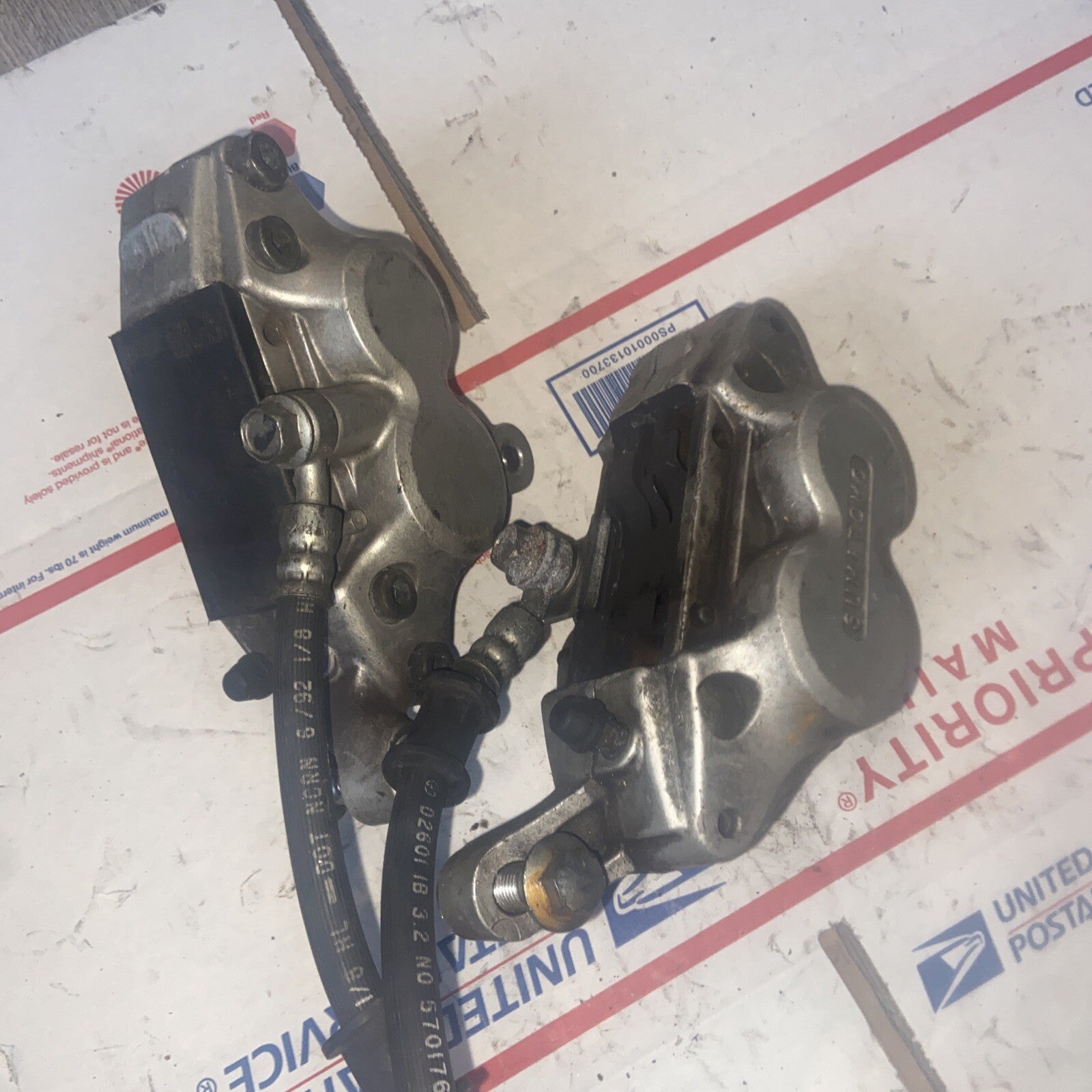 1982 YAMAHA FZR600 BRAKE CALIPER SET
