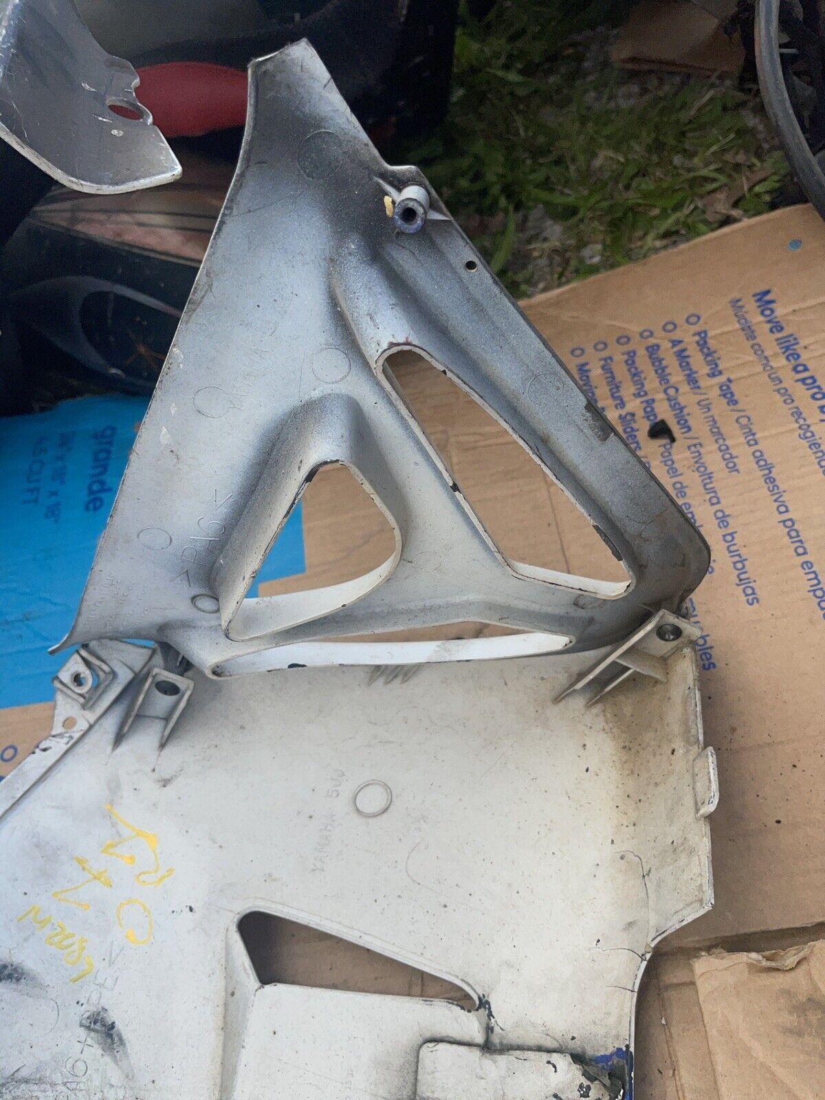 01 Yamaha R1 YZF-R1 Right Lower Belly Fairing Cover Panel Plastic 5JJ-28385-00