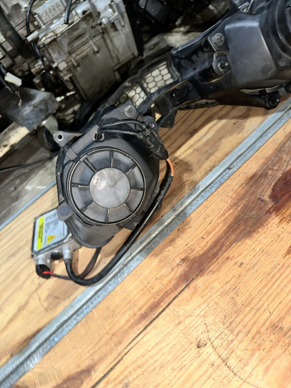03-05 YAMAHA YZF R6 FRONT HEADLIGHT HEAD LIGHT LAMP HID