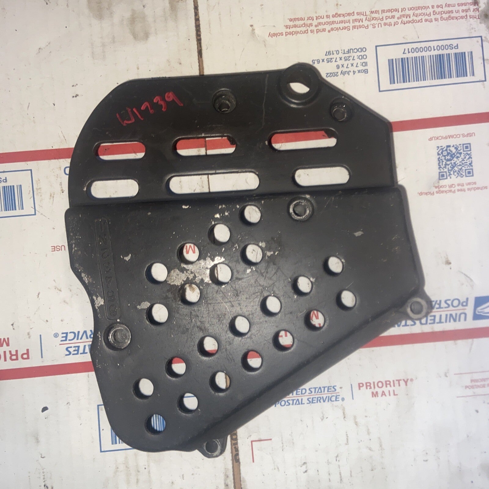 91 Suzuki GSX-R GSXR 750 GSXR750 front sprocket cover guard