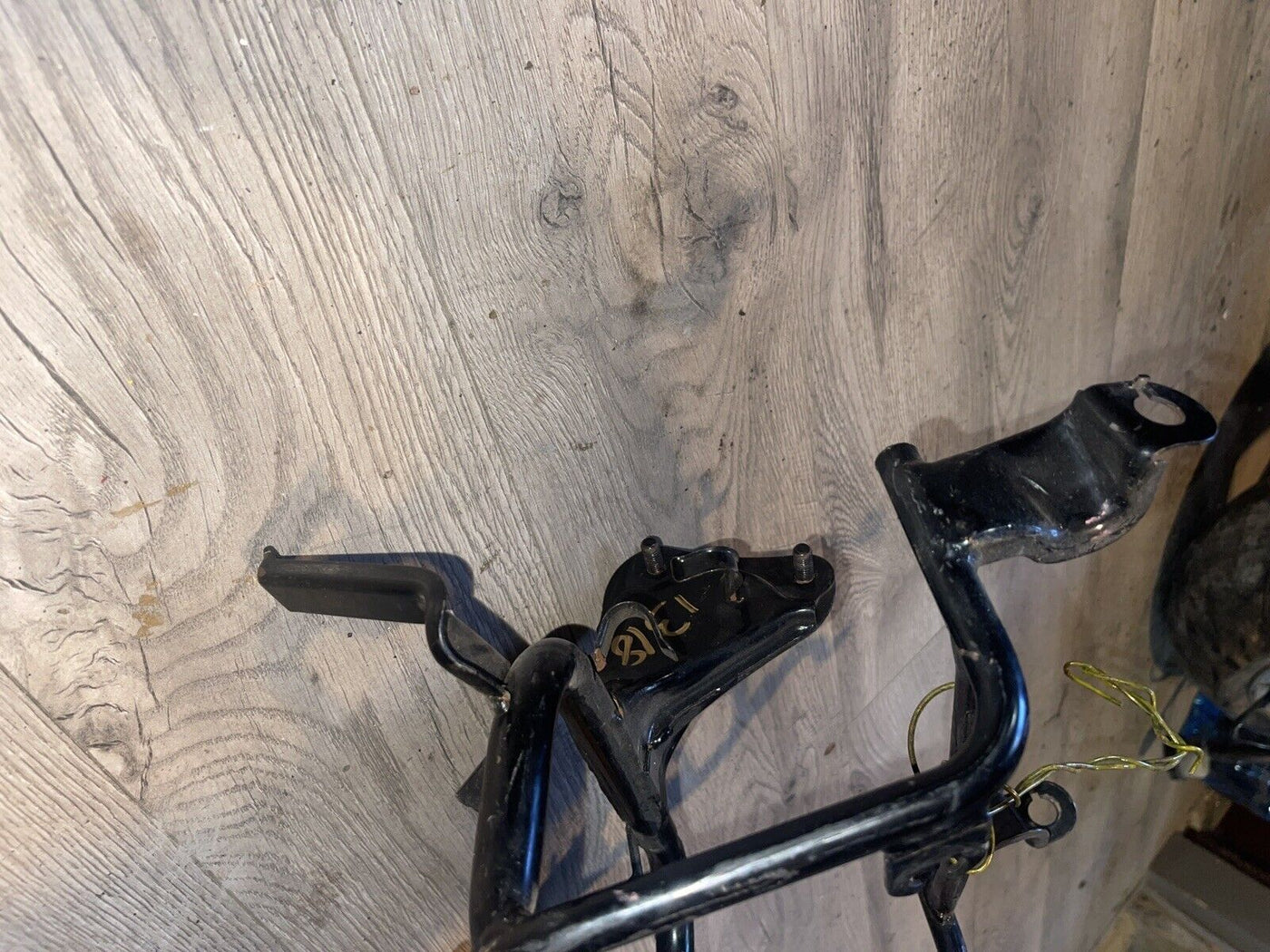 YAMAHA 92-98 SECA II 600 94-96 XJ600S OEM UPPER FAIRING MIRROR GAUGES STAY