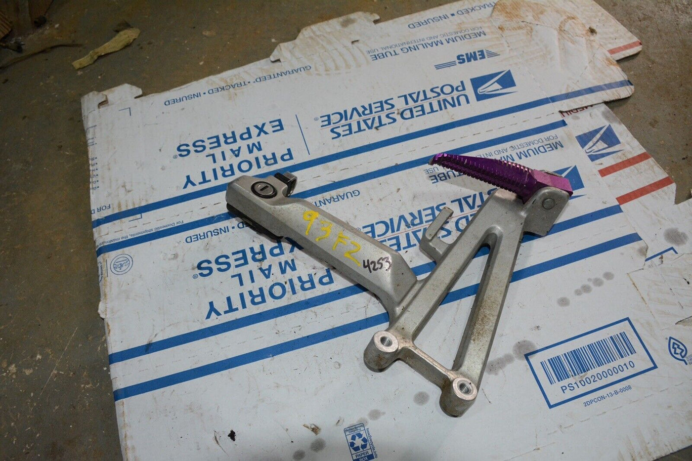HONDA CBR600 F2 LEFT REAR PEG FOOTREST BRACKET
