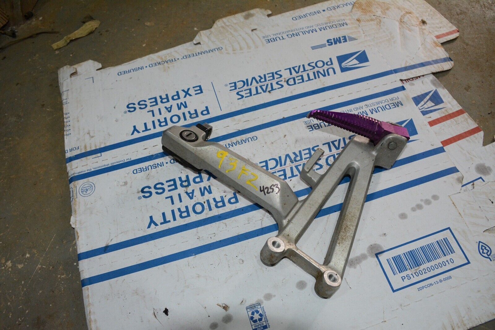HONDA CBR600 F2 LEFT REAR PEG FOOTREST BRACKET