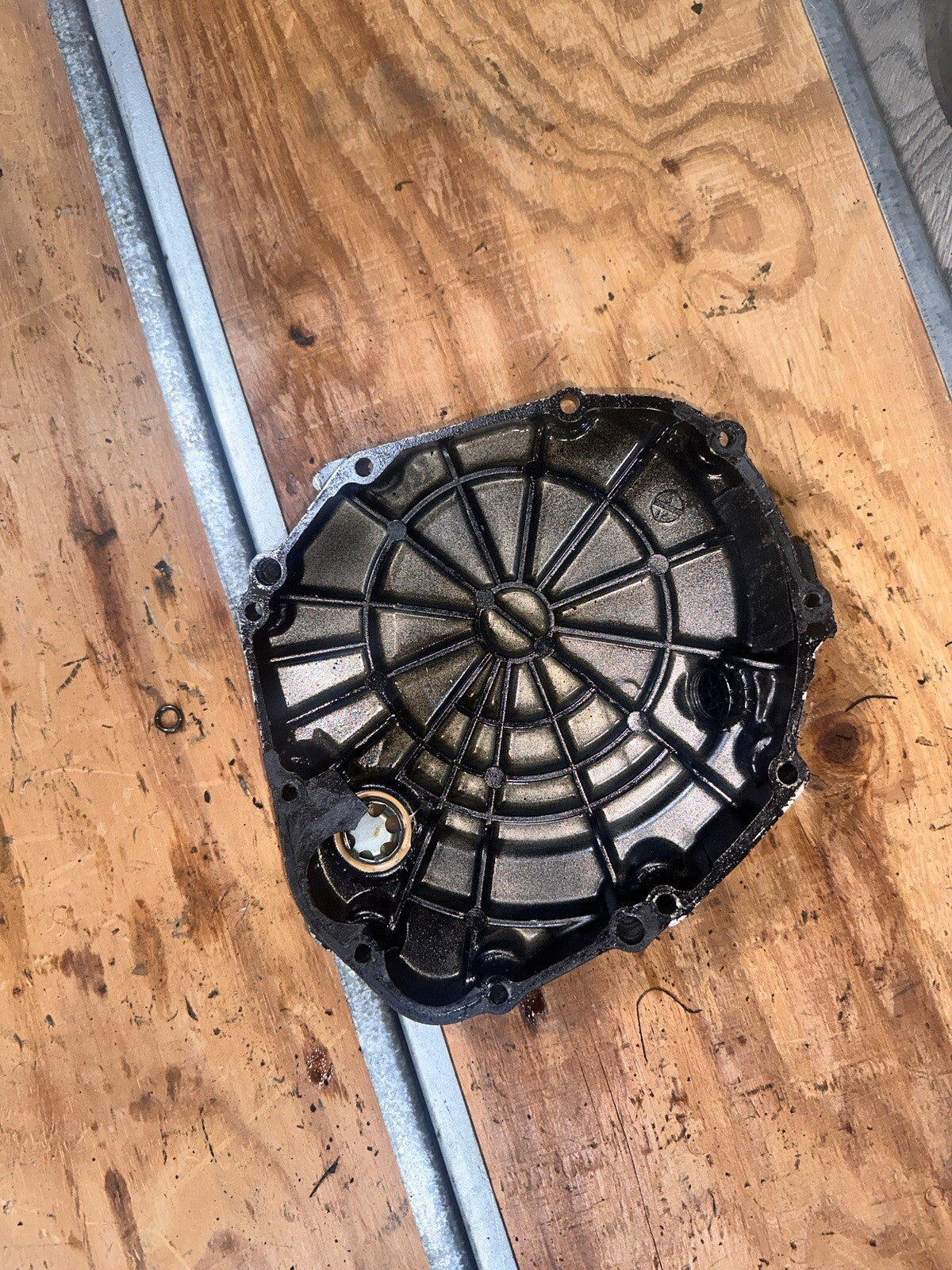 04 05 2004 2005 Suzuki Gsxr 600 750 Clutch Cover Engine Side Motor Oem