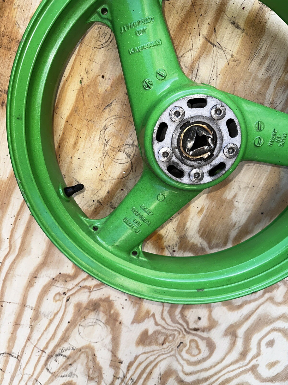 1996 94-97 Kawasaki Ninja ZX9 ZX900 Front Wheel Rim  17x3.5 OEM