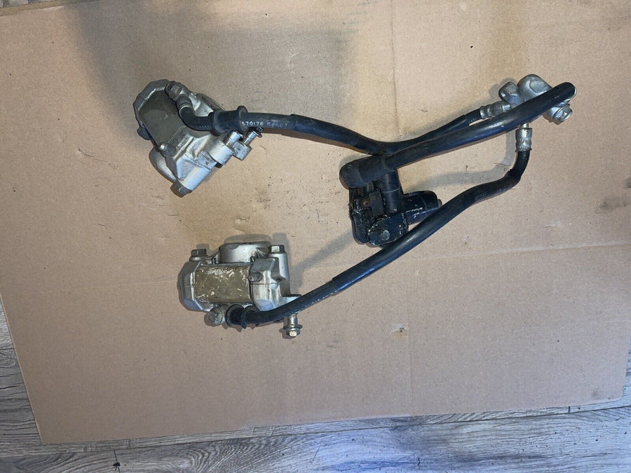 YAMAHA FZ700 FZ700T FZ750 OEM RIGHT LEFT FRONT BRAKE CALIPER PAIR CALIPERS