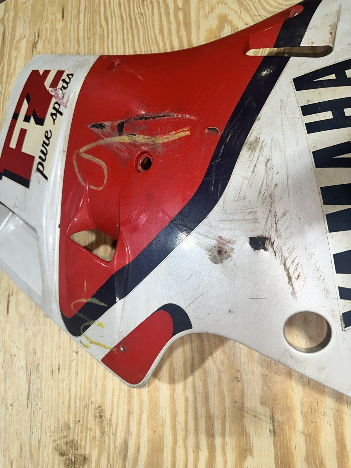 87 Yamaha FZ 700 Genesis Right Side Fairing 2KT-W283F-00-2X 1987