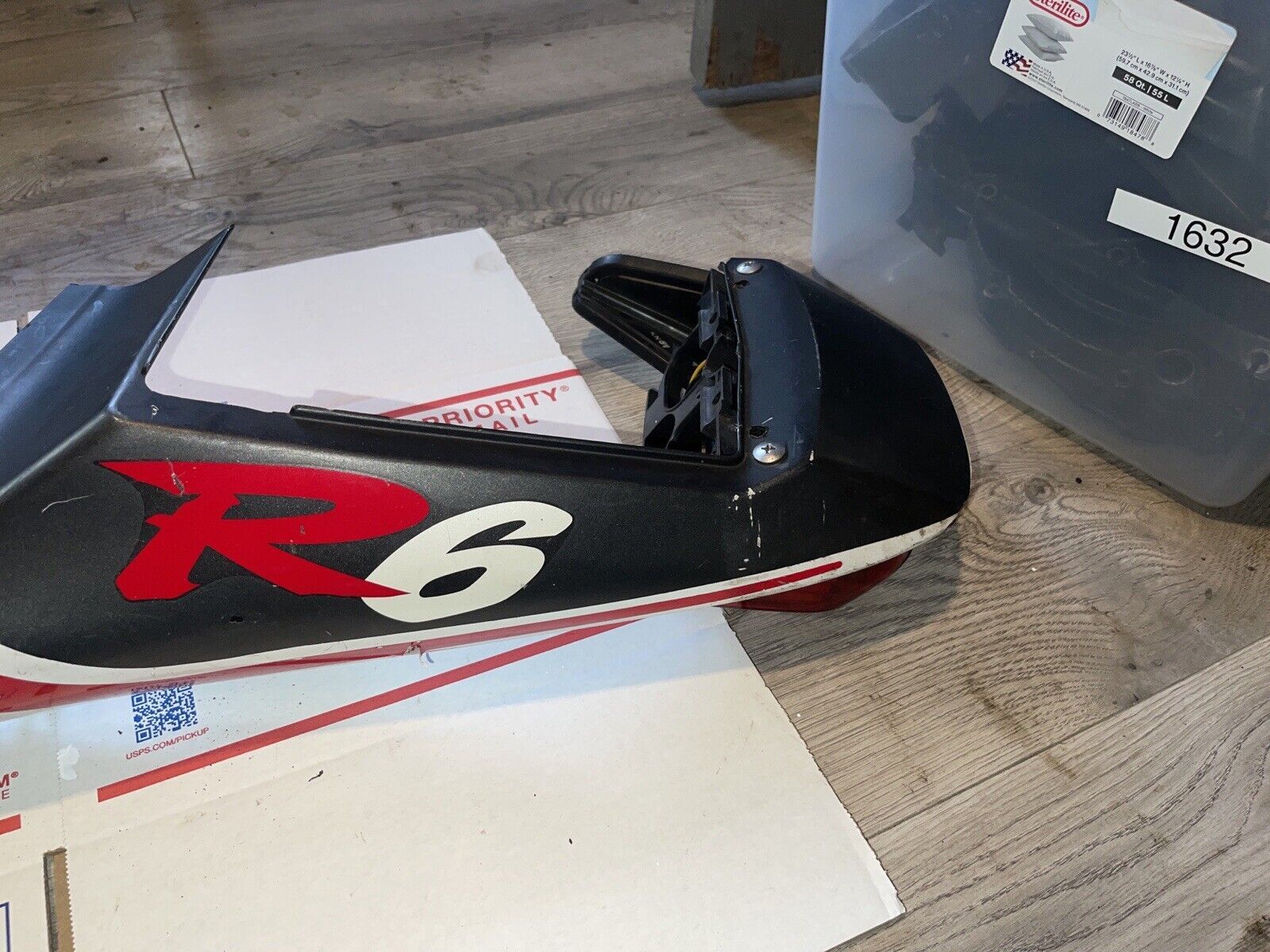 99-00 YAMAHA YZF R6 REAR BACK TAIL FAIRING COWL SHROUD LEFT SPLIT TAILLIGHT