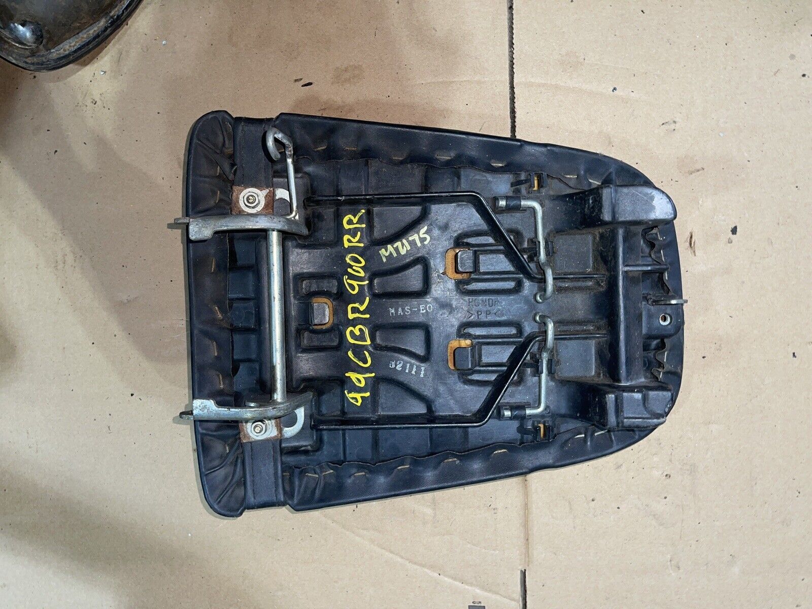 98-99 HONDA CBR900RR CBR900 CBR 900 OEM REAR BACK PASSENGER TANDEM SEAT PAD