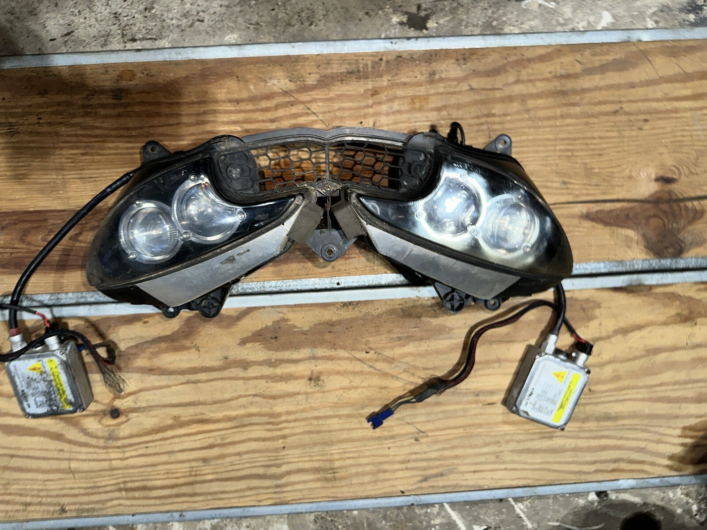 03-05 YAMAHA YZF R6 FRONT HEADLIGHT HEAD LIGHT LAMP HID