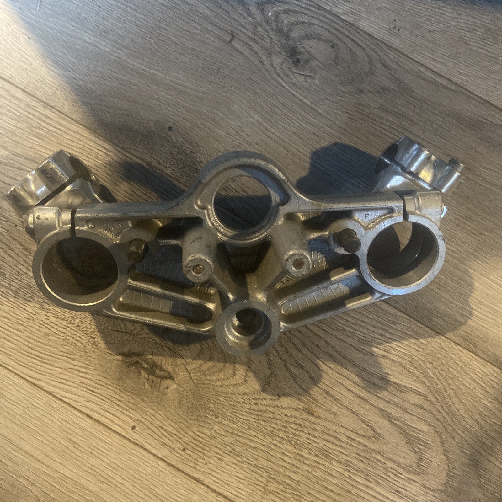 1991 Suzuki Katana 600 GSX600F UPPER TRIPLE TREE CLAMP