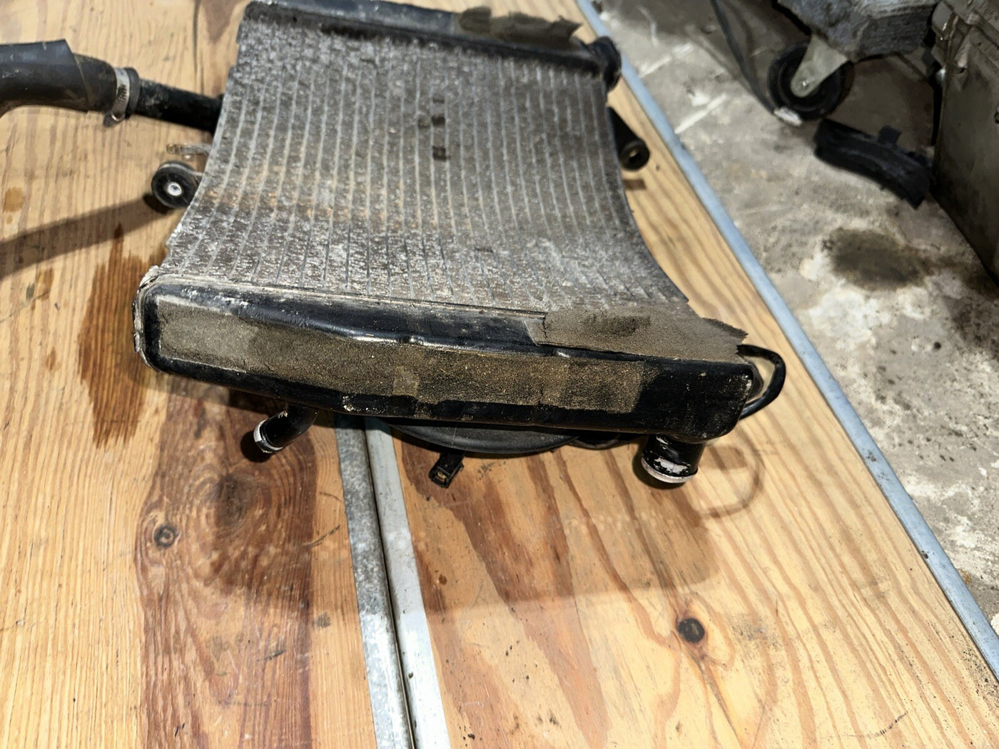 2003-05 Yamaha Yzf R6 Engine Radiator Motor Cooler Cooling Radiater OEM