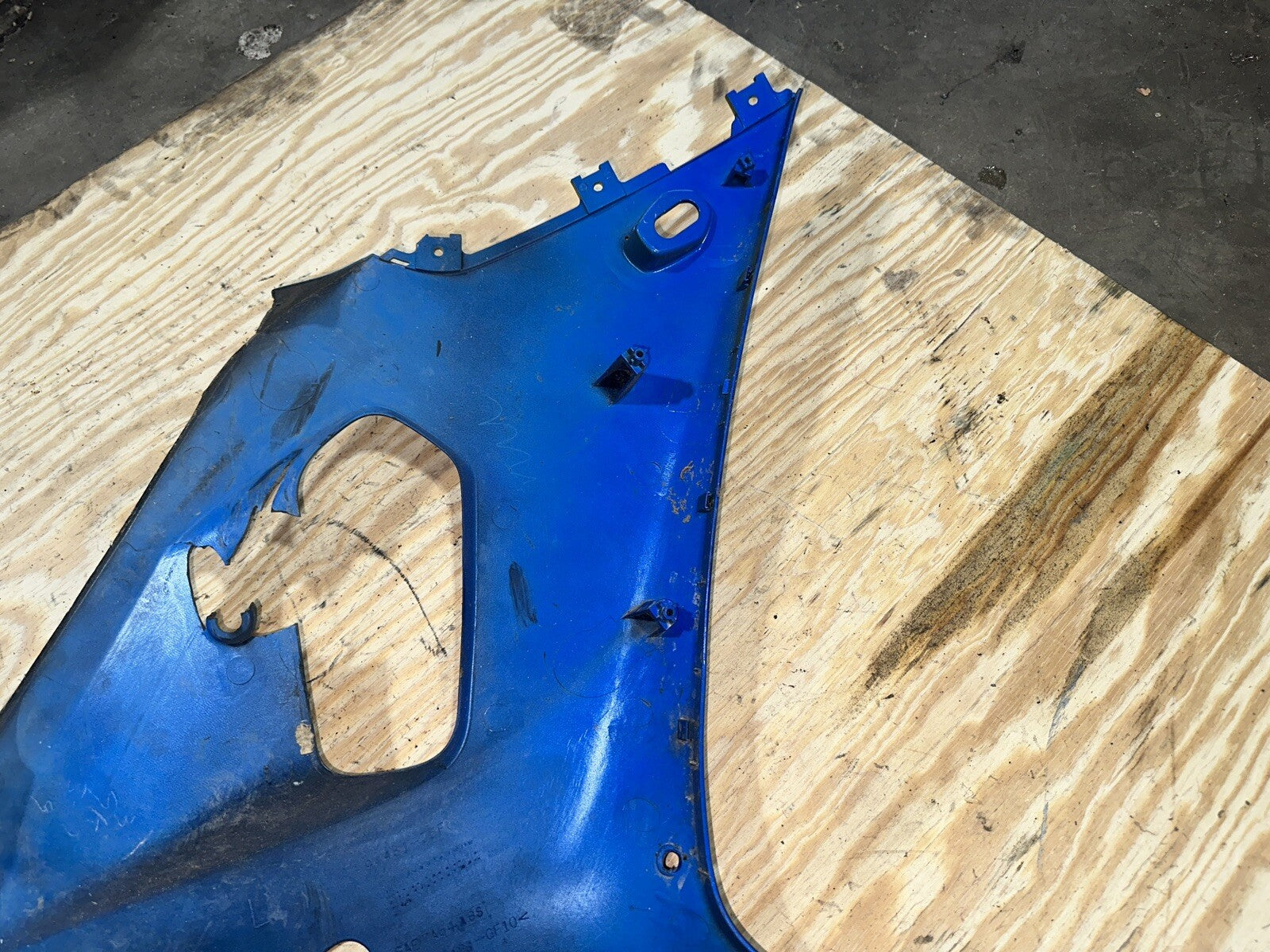 01-03 Suzuki GSXR 600-750 Left Side Fairing Cracked