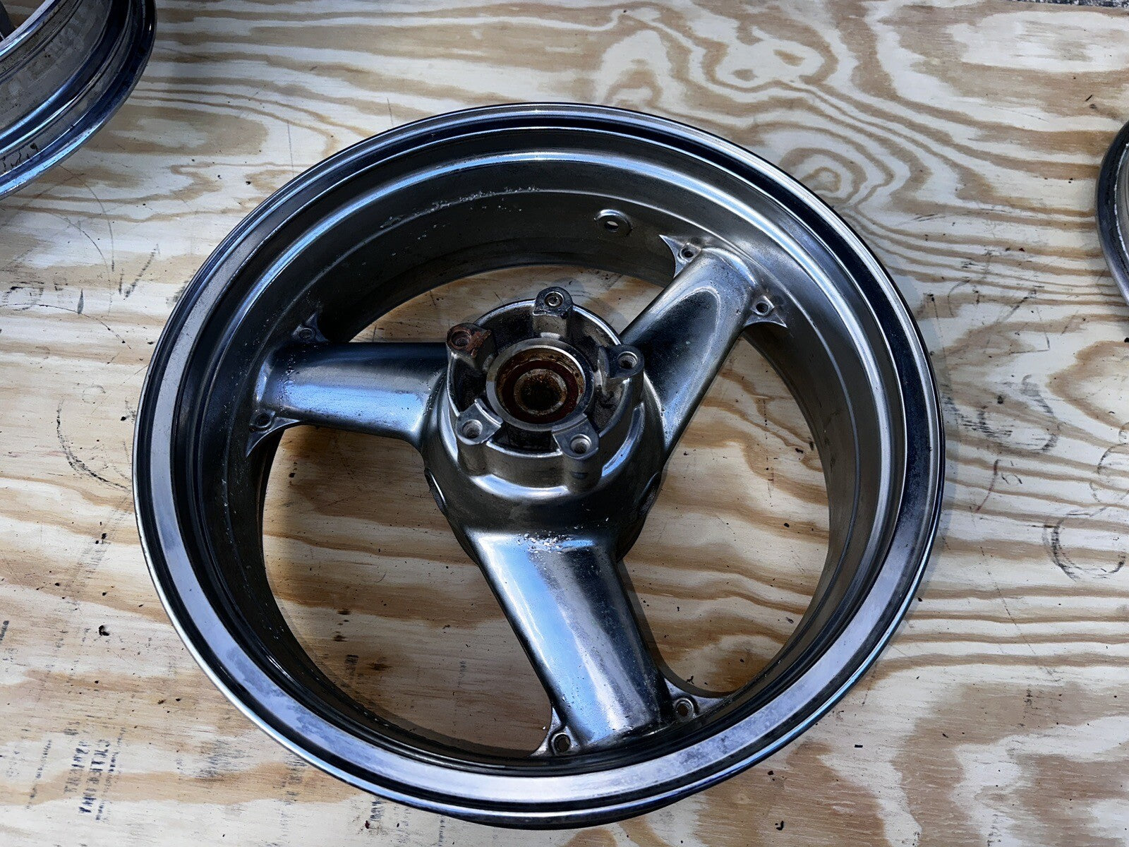 1994 94 95 96 97  Kawasaki Ninja ZX9R ZX900B ZX9 CHROME REAR WHEEL BACK RIM 