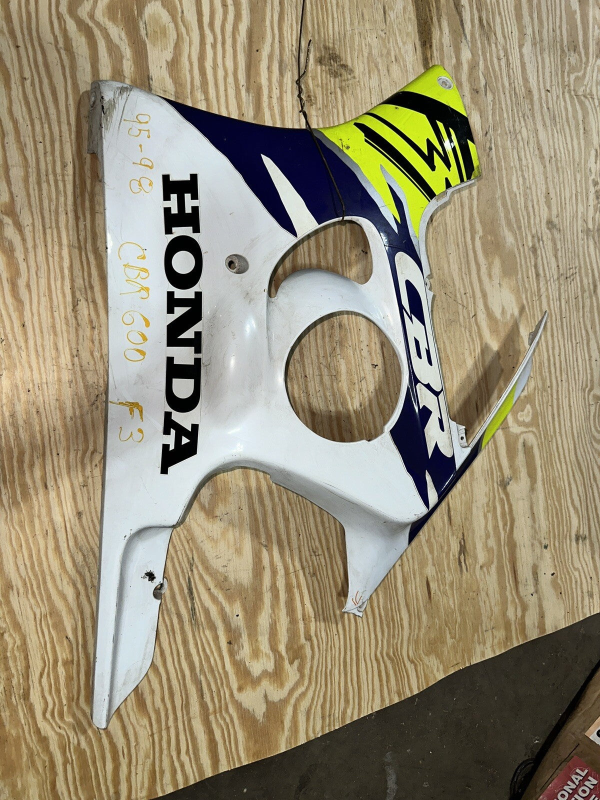 95-98 HONDA CBR600F3 LEFT MID UPPER SIDE FAIRING COWL PLASTIC