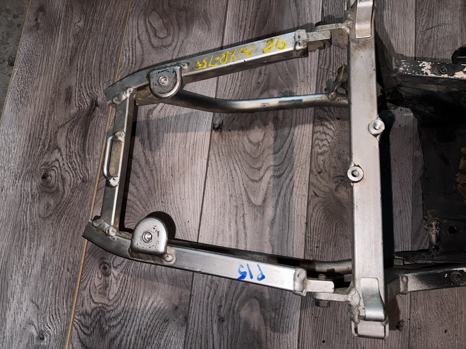 96-99 Suzuki Gsxr 750 Rear Subframe Back Sub Frame