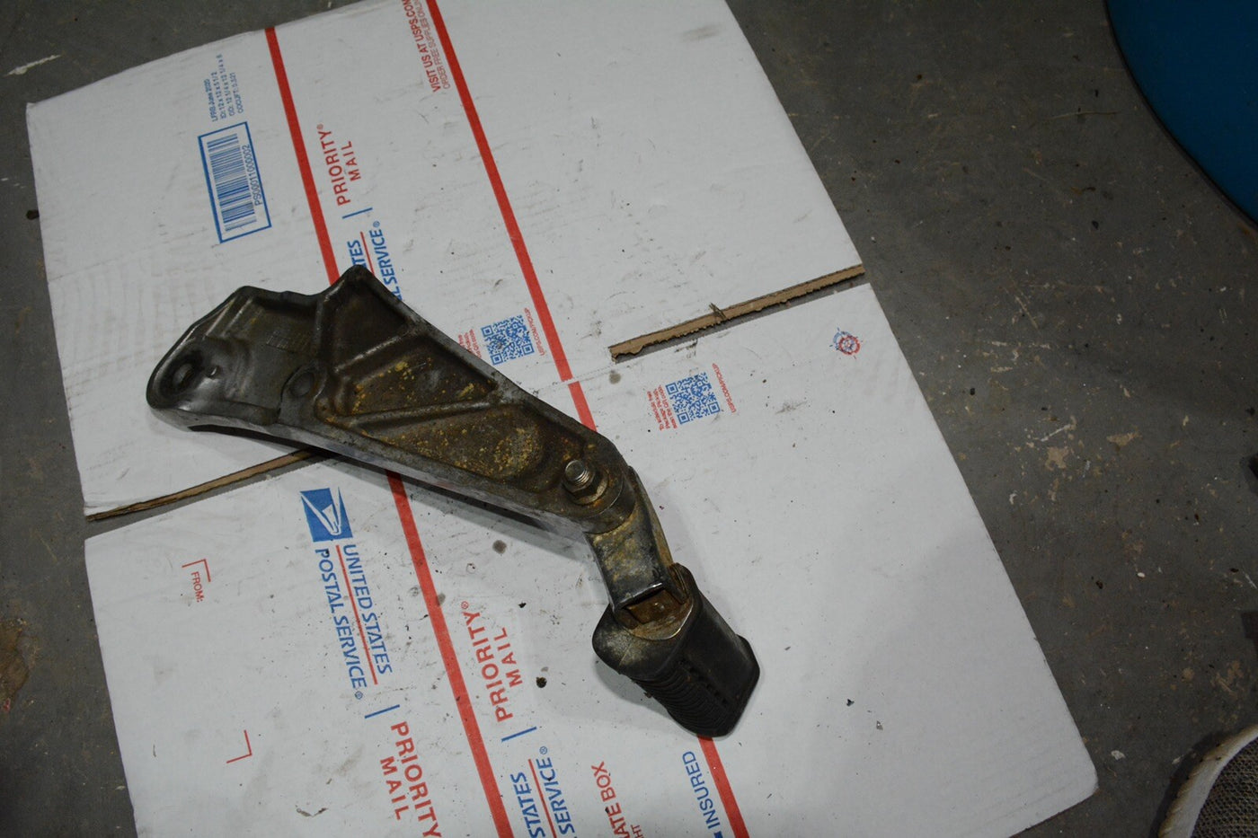 SUZUKI 80 81 82 83 GS1100E GS 1100 LEFT SIDE FOOT PEG BRACKET MOUNT OEM