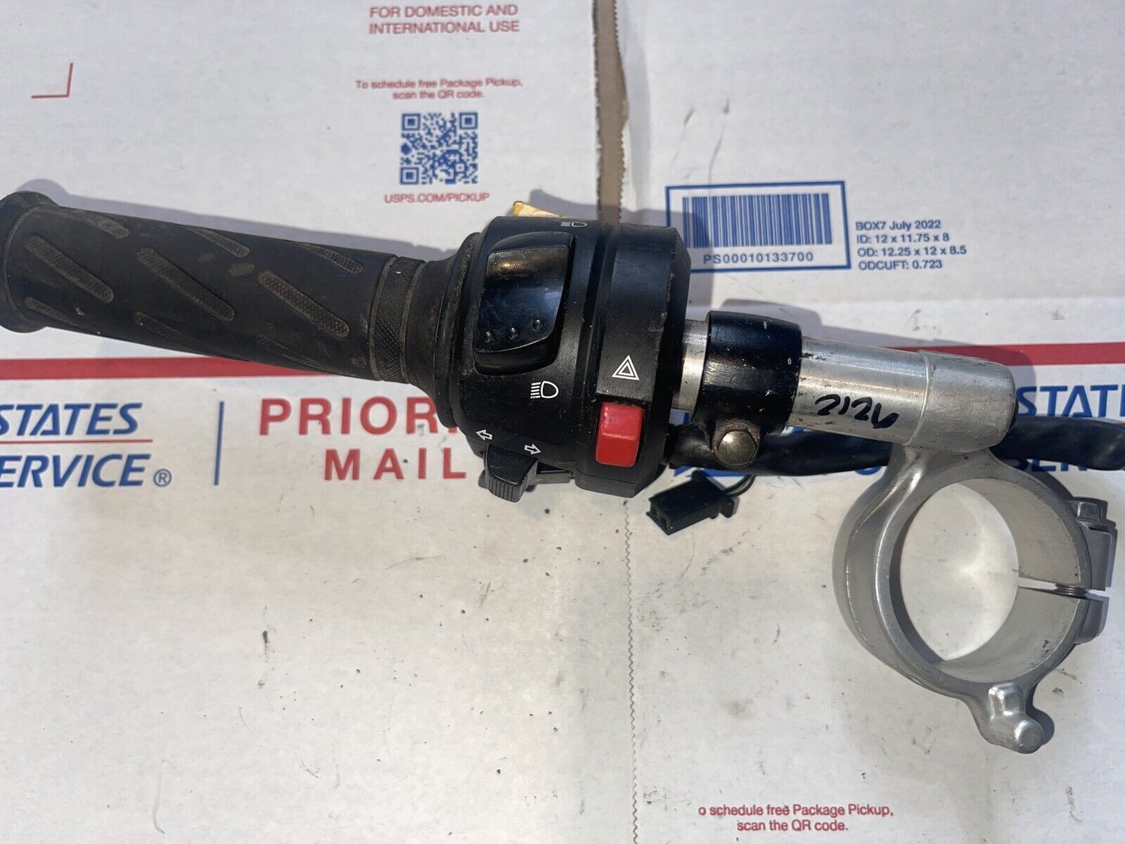 04-05 Suzuki Gsxr600 Left Clip On Handle Horn Signals Switch Switches OEM